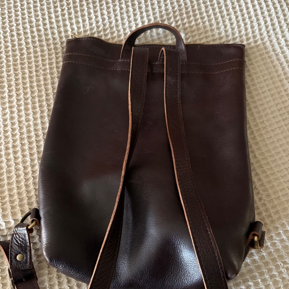 Portland Leather computer backpack - Picture 2 of 2